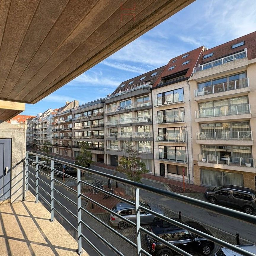 Gemeubeld 3 slaapkamer appartement met garage nabij het Rubensplein. - Photo 1