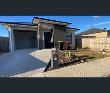 4 BULBINE PLACE, Beveridge, Vic 3753 - Photo 3