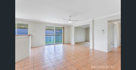 Superb Family Residence in the Heart of Narangba - Photo 4