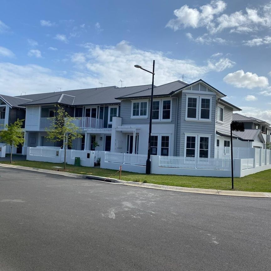 Catherine Field - Photo 1