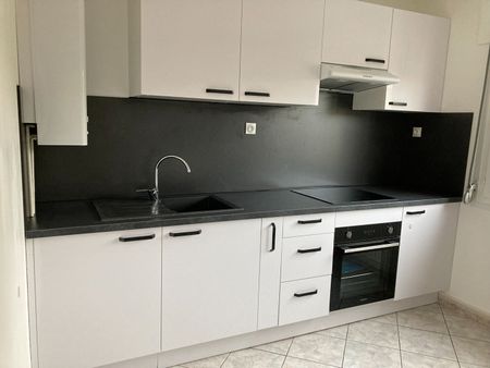 Location Appartement 4 pièces 72m² - Photo 3