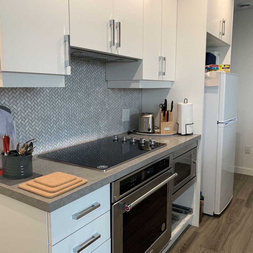 For Lease - 479 Charlton Avenue Unit# 407, Hamilton, Ontario - Photo 1