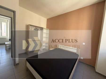 Location Appartement 4 pièces 82m² NIMES 30000 - Photo 5