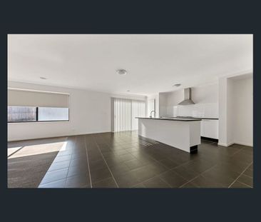 STUNNING FAMILY HOME IN MERNDA - Photo 4