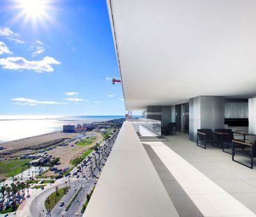 Top Floor Apartment in Málaga - Photo 2