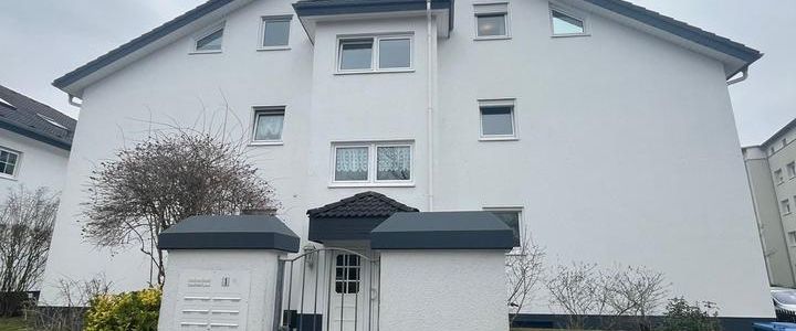 Gepflegte helle, möblierte 2-DG mit Balkon, Einbauküche - Foto 1