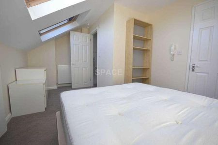 College Road, University, Reading, Berkshire, RG6 - Photo 4