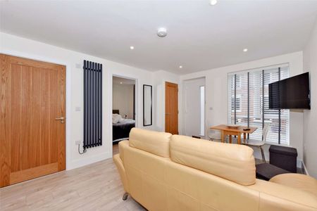 SHORT TERM - A conveniently located one bedroom apartment, offered on a short term basis with bills included and fully furnished - Photo 4