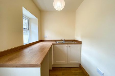 2 bedroom terraced house to rent - Photo 4