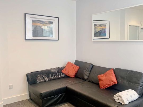 6 Bed Student House in Kensington! Terraced house in Empress Road, L7 Room 4 - Photo 1