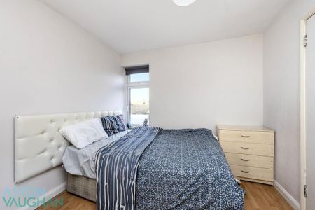 6 bedroom terraced house to rent - Photo 3