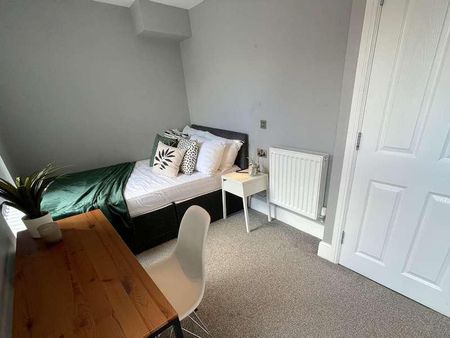 Halsbury Road, L6 - Photo 4