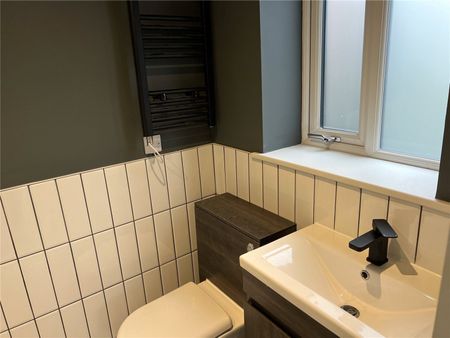 49 Newsome Road, Huddersfield, HD4 - Photo 3