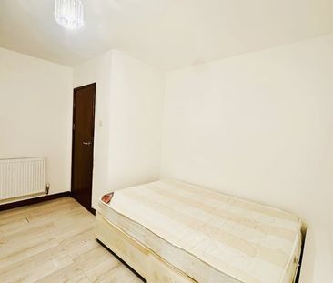 1 Bed Flat, Uxbridge Road, W12 - Photo 3