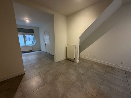 Gerenoveerde studio op het gelijkvloers. - Photo 1