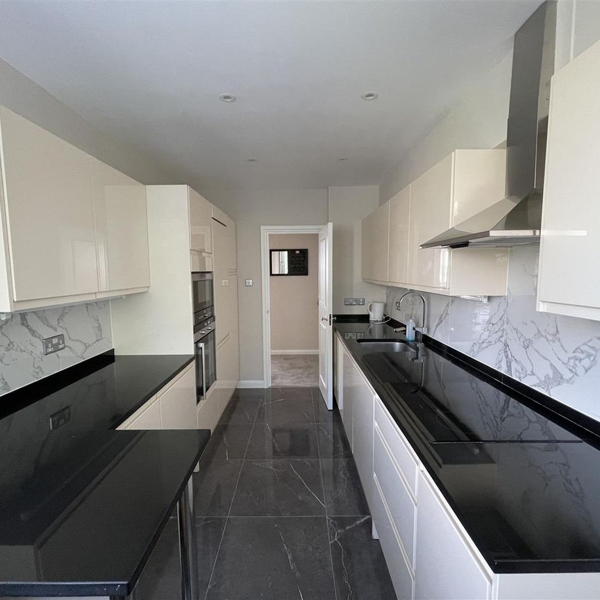 4 bed apartment to rent in Hyde Park Crescent, London, W2 2 - Photo 1