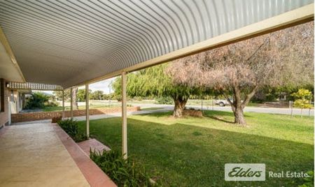 FAMILY HOME WITH CHARACTER - Photo 2