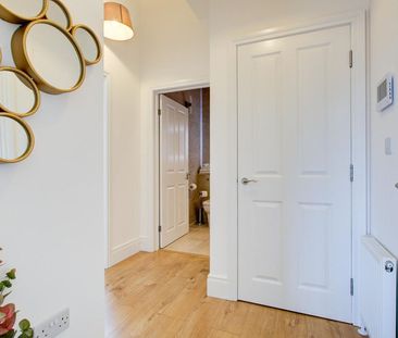 Dukes Avenue - Photo 2