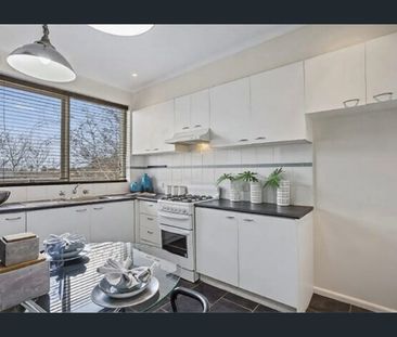 Stylish 2 Bedroom Apartment with Car Park in the Heart of Armadale - Photo 6