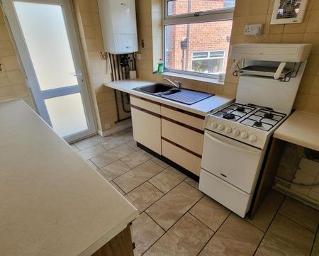 3 bedroom semi-detached house to rent - Photo 3