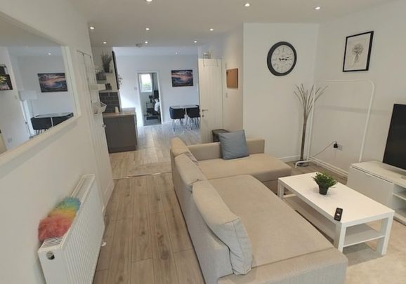 Room in a Shared House, Laburnum Road, SO16 - Photo 1