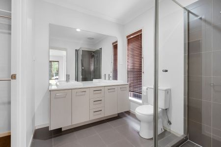 Lakeside Family Living - Photo 2