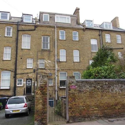 Central Parade, Herne Bay, CT6 - Photo 2