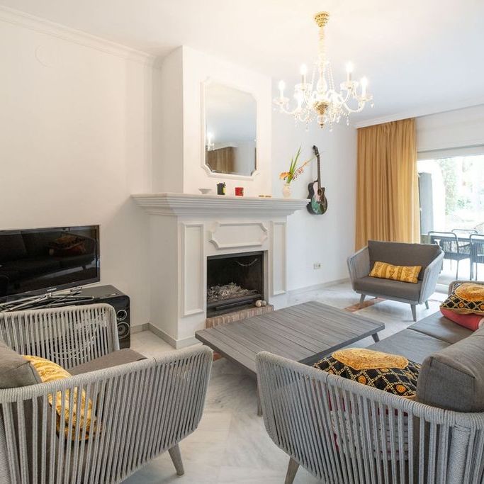 3 room luxury House for rent in Marbella, Andalusia - Photo 1