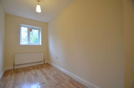 Cranford Avenue, Stanwell, TW19 - Photo 5