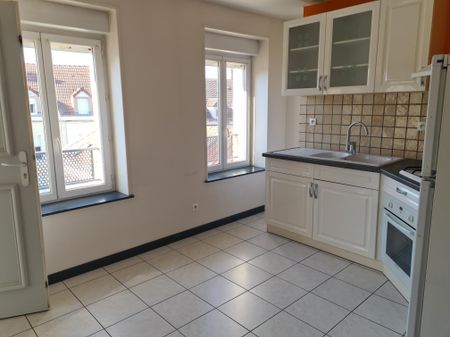Location Appartement 3 pièces 45m² LE CREUSOT 71200 - Photo 3