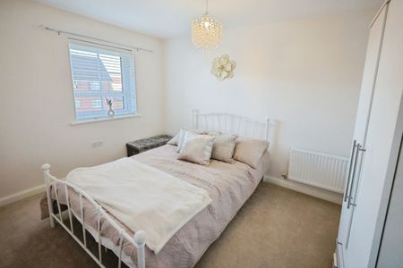 3 bedroom House To Let Total Size: 776 SQ FT - Photo 2