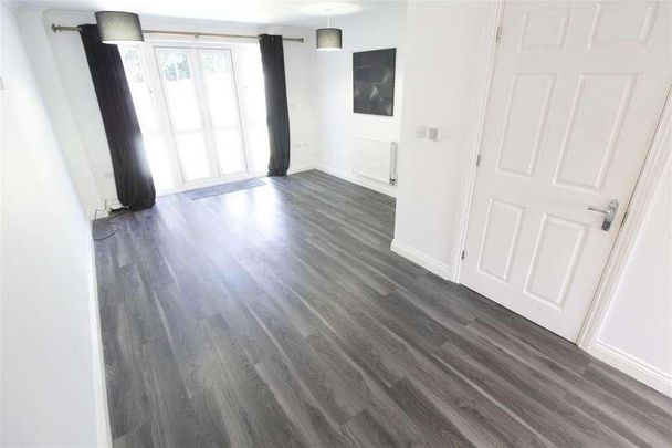 Derisley Close, Byfleet, West Byfleet, KT14 - Photo 1