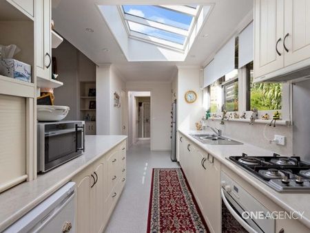 Character Home with stunning views - Photo 3