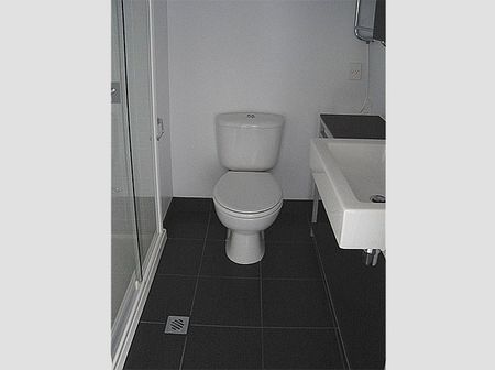 Two Bedroom Spacious Apartment - Photo 3