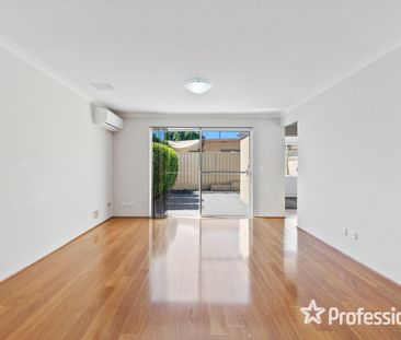 Street Front Villa! - Photo 1