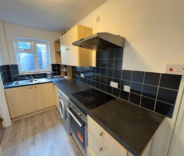 Alexandra Road, Aldershot, Hampshire, GU11 - Photo 4