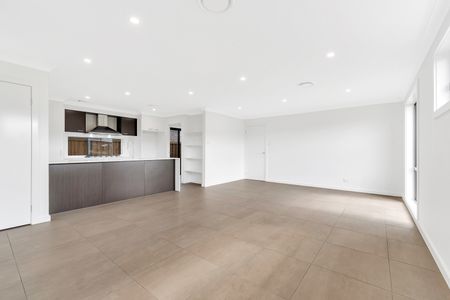 2 Renwick Street, Catherine Field NSW 2557 - House For Rent | Domain - Photo 2