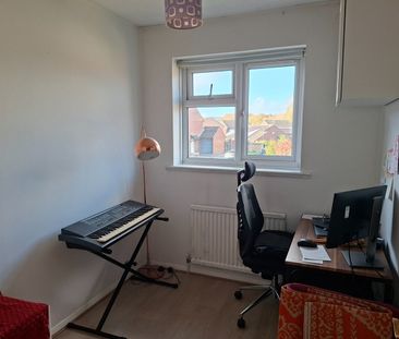 3 Bed Semi-Detached House, Alwins Court, BS30 - Photo 4