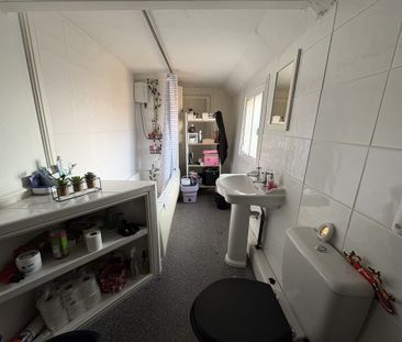 High Street, March, March - Photo 6