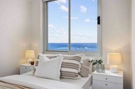 Stunning Ocean-View Apartment in Prime Coogee Location - Photo 4