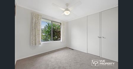 Expansive family home with dual living potential - Photo 4