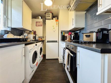 4 bedroom detached house to rent - Photo 5