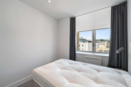 A newly refurbished two bedroom apartment in a convenient City location - Photo 5