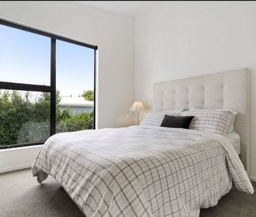 Modern 3 bedroom townhouse in Milford - Photo 3