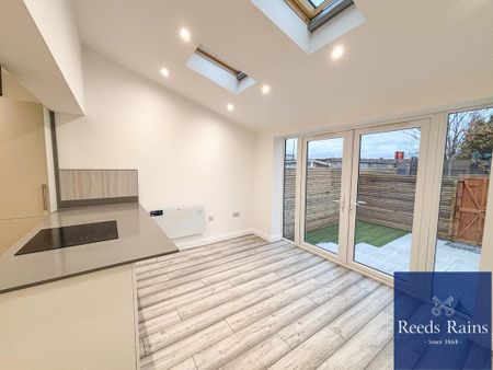 2 bedroom end of terrace house to rent - Photo 4