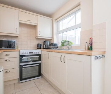 2 bedroom terraced house to rent - Photo 2