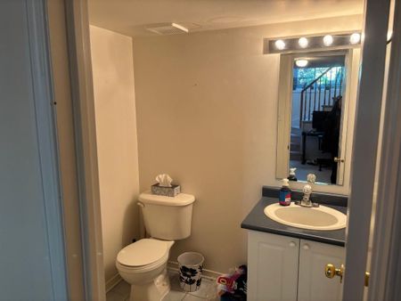 For Lease - 5 Festive Private, Carlington - Central Park, Ontario - Photo 2