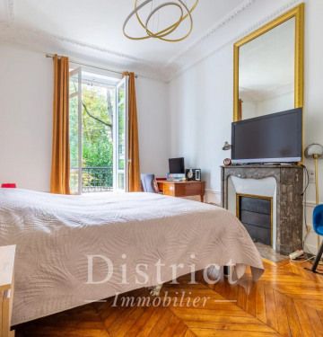 Appartement • Saint Philippe du Roule - Photo 2