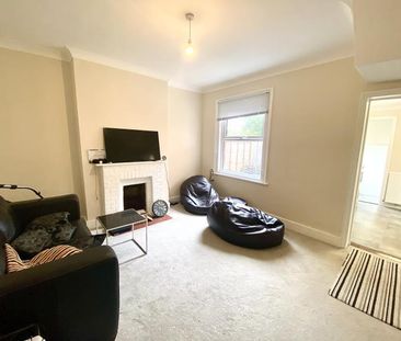 3 bedroom end of terrace house to rent - Photo 1