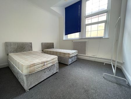 3 Bed Flat, Albert Road South, SO14 - Photo 3